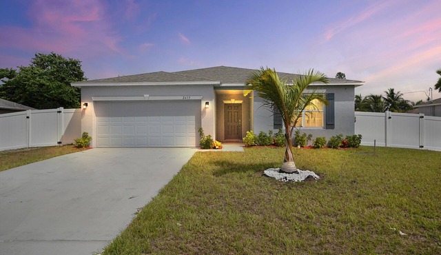 The Luxury Bliss - Spacious 4BR Home with Pool in Port Saint Lucie