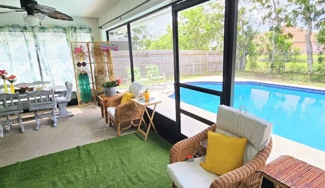 The Sanctuary Cove: Pool, Beach, Coastal, Tiki BAR vibes!