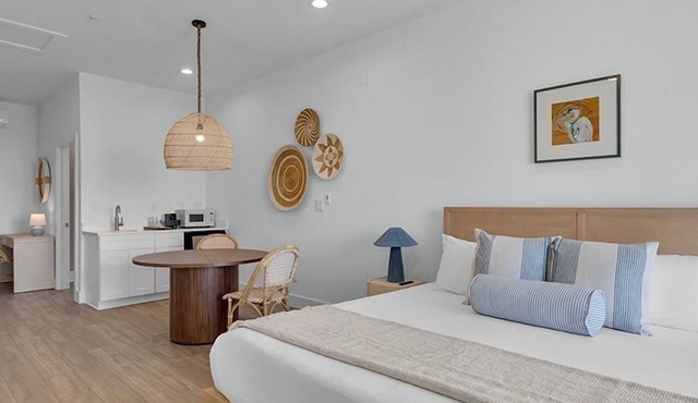 The Stay You’ve Been Looking For! Balcony, Outdoor Pool, Pets Are Welcome!