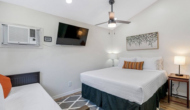 Tiny Home Near USF and Downtown—Patio, Fast Wi-fi