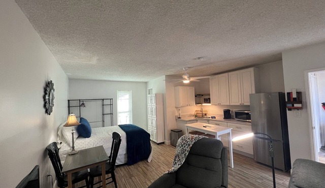 Tiny home - studio in Port St. Lucie with cool AC breeze