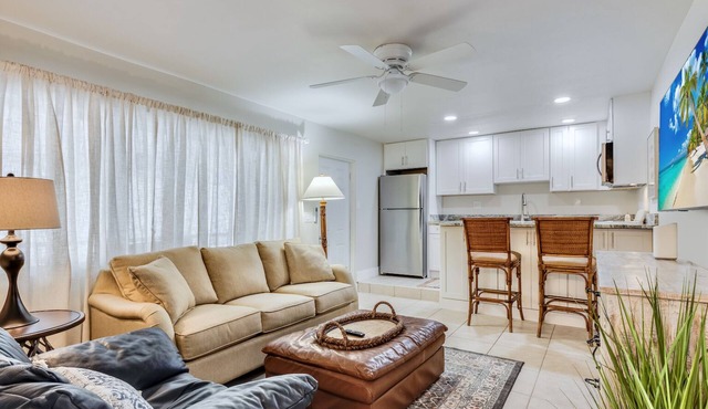 Tommy Bahama at Siesta Dreams - private 1BR, 1BA apartment near Ft Myers Beach!