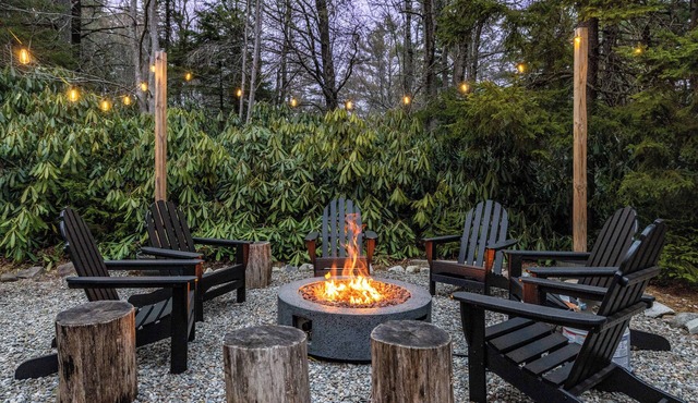 Top 1% Poconos Retreat | Hot Tub · Pool · Lake