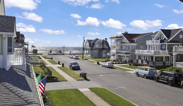 TOP RATED! Only 4 HOUSES to BEACH! Oceanview deck and 6 beach passes included!