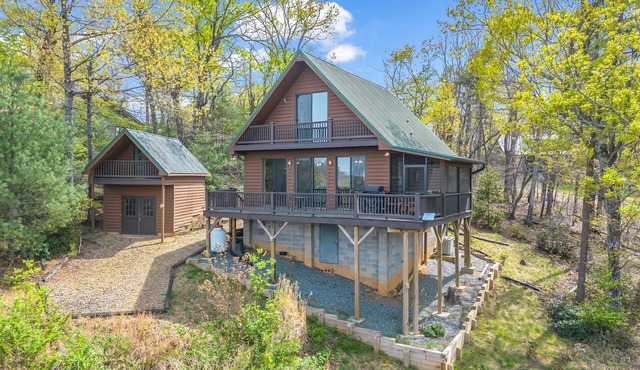 Tranquil Mountain Retreat: Pet-Friendly, Scenic Views