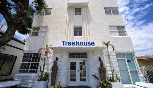 Treehouse Hotel