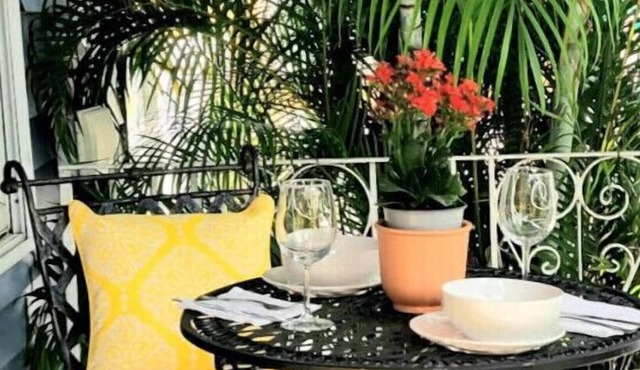 Tropical Key West Tampa Cottage