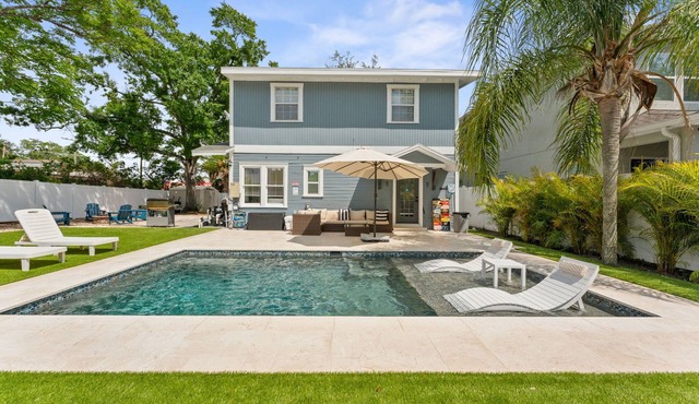 Turbo tropics - Heart of Tampa - Sleeps 17+ - Backyard oasis with pool