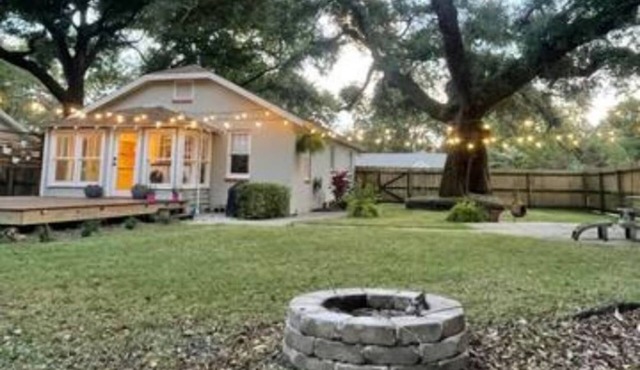 Twin Oaks: Historic Gem Mins to Beach & Downtown, Walk to Local Eats & Coffee