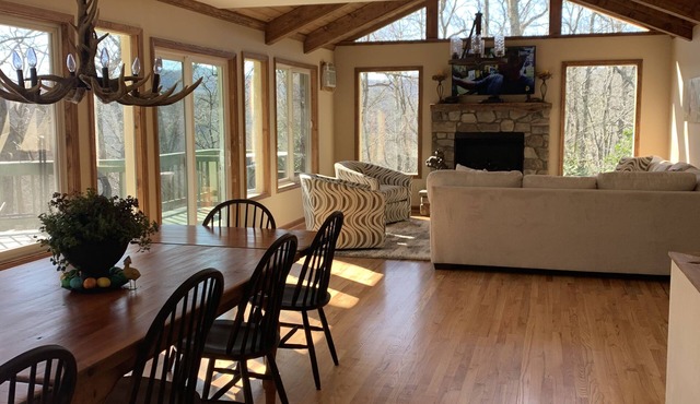 Ultimate Vacation Cottage with 6 passenger golf cart available for small fee!