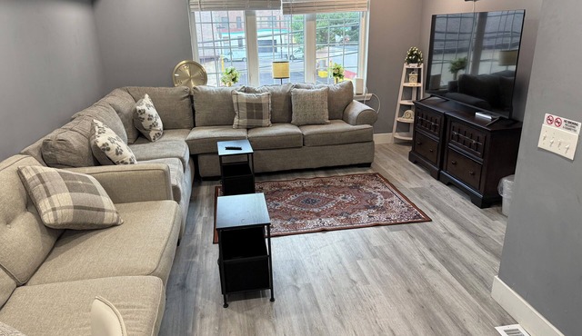 Unique 4Bd/3Bth W/Rooftop + Garage Parking
