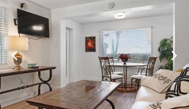 Unit 15: Deluxe Beach View Suite