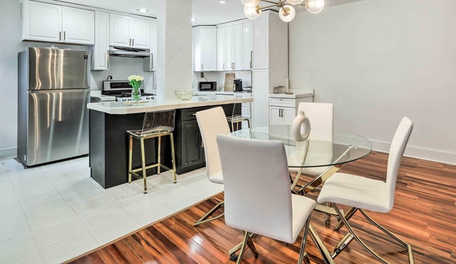 Upscale & Chic Philly Abode ~ 8 Mi to Dtwn!