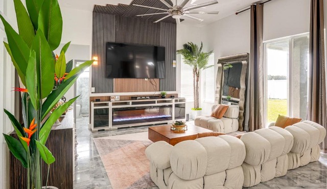 Upscale Treasure Coast Retreat! Port St Lucie Home