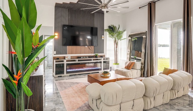 Upscale Treasure Coast Retreat! Port St Lucie Home