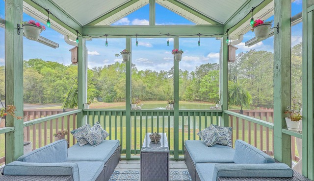 Vacation home just 10 minutes to the beach and 20 to Downtown Charleston.