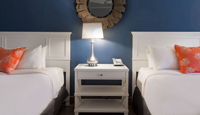 Vacation is Calling! 2 Pet-friendly Units, Free Parking, Onsite Tennis Courts