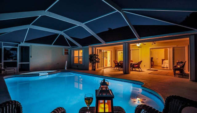 🍹🌞 Vacation Paradise! Heated Pool, Pet Friendly and Fenced Area, Near Beaches!