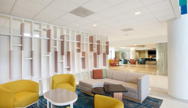Vacation Starts Here! 2 Elegant Units, On-site Pool, Minutes to Wynwood!