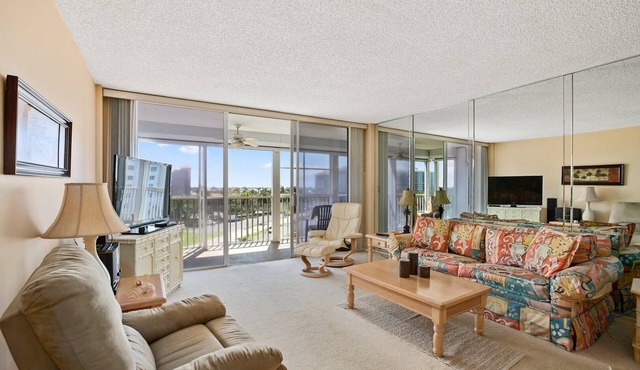 Vanderbilt Towers - Walk to the Beach!
