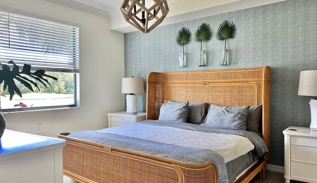 Very nice 2-br, 2-bath model Condo in Lakewood National Golf Club