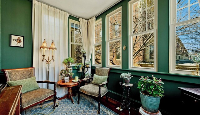 Victorian Antique One Bedroom Unit + Bonus Sunroom