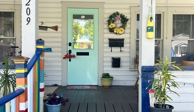 Village Art House Cottage near Anna Maria Island