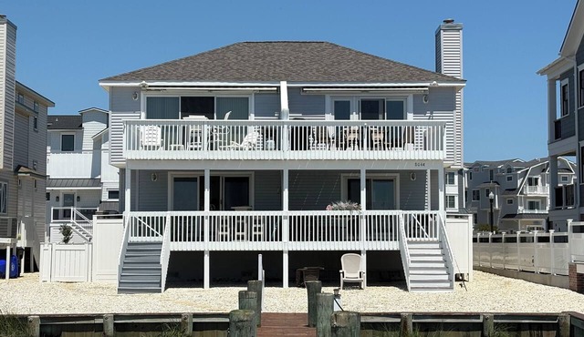 Wake up to breathtaking bay views and end each day with spectacular sunsets from this beautifully appointed four-level bayfront townhouse.