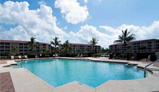 Wake Up to Sunshine in This Beautiful 2bed/2Bath Southwest Florida Condo!