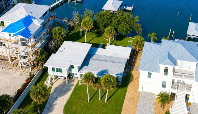 Waterfront 3 Bedroom Retreat - Dock, Bay Front, Beach Access