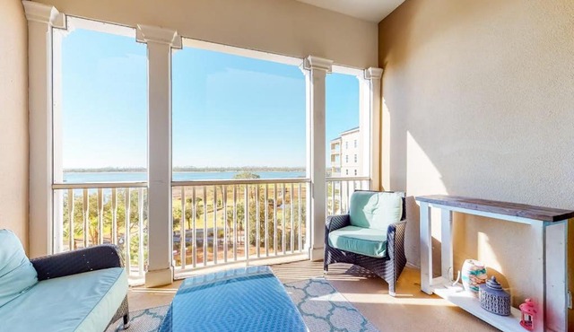 Waterfront condo with central AC and access to resort pool & hot tub