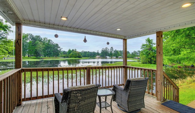 Waterfront Couples Retreat w/Views in Andalusia! in Andalusia