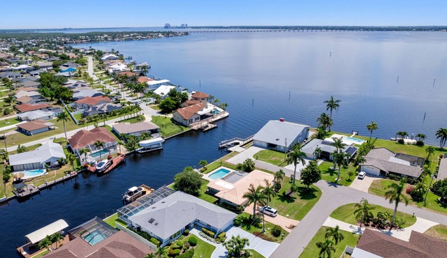Waterfront Gulf Access Home, Heated Pool, Spa, Kayaks & River Views