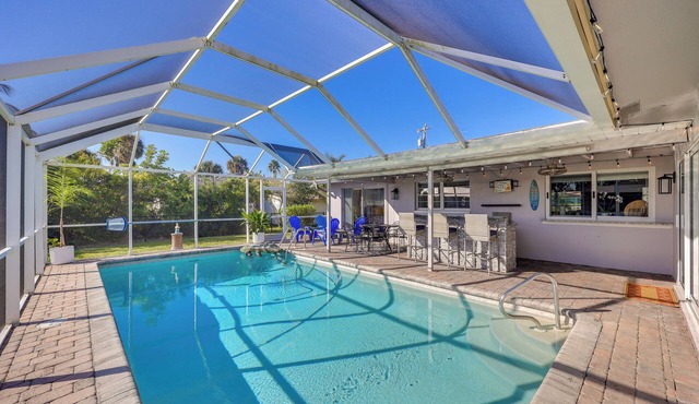 Waterfront Home w/Boat Dock & Bar in N Fort Myers