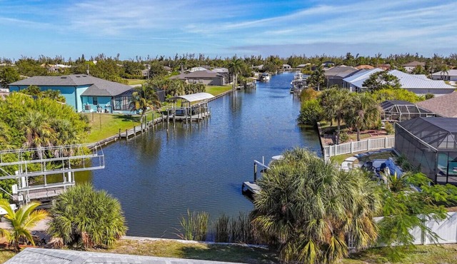 Waterfront Home 3BR 2BA BBQ Grill Sleep 10