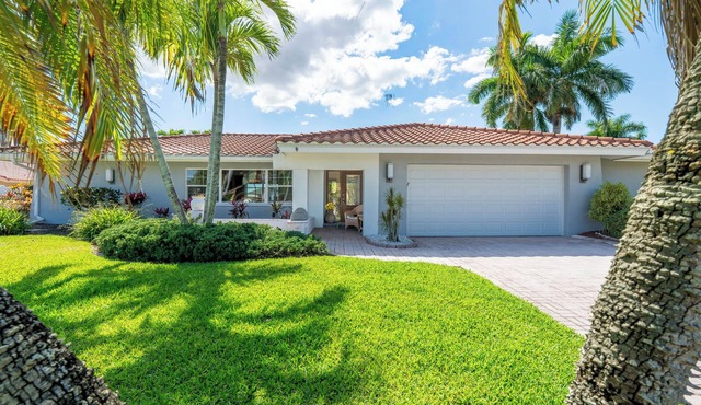 Waterfront, near to SWFL International Airport, beaches and Caloosahatchee River