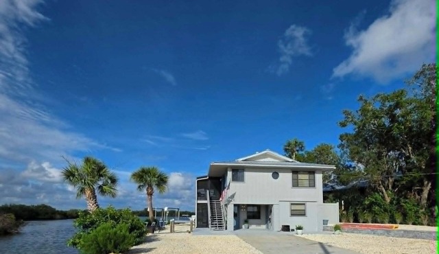 WATERFRONT Ozello Beauty with direct gulf access 2-bedroom house sleeps 5 in Crystal River