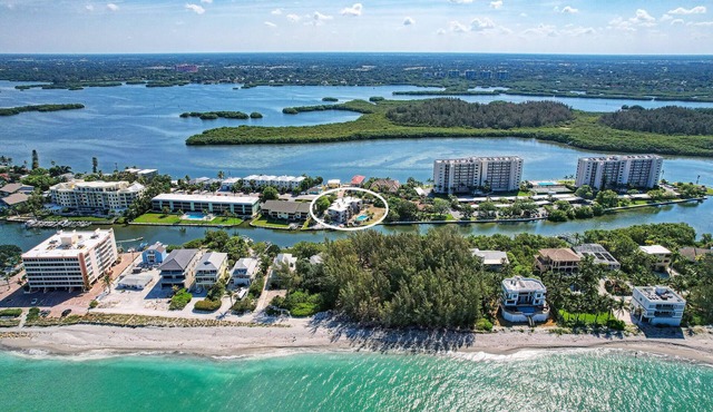 Waterfront/Pool mins to Siesta Key Beach-bikes/kayaks/SUPS incd- paddle to beach