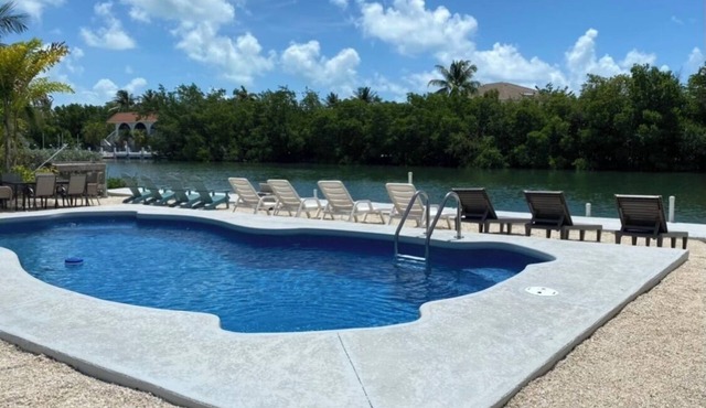 Waterfront Private Home-7 BR, 6 Full BA, Pool, 80' Dock, Parking, Screened Porch