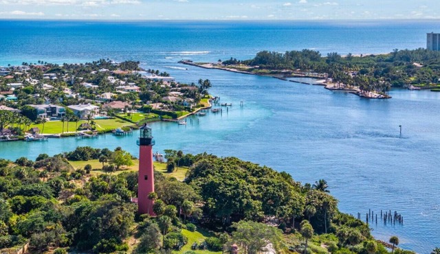 Welcome to Manatee Inn, a charming and cozy getaway located in Jupiter,Fl