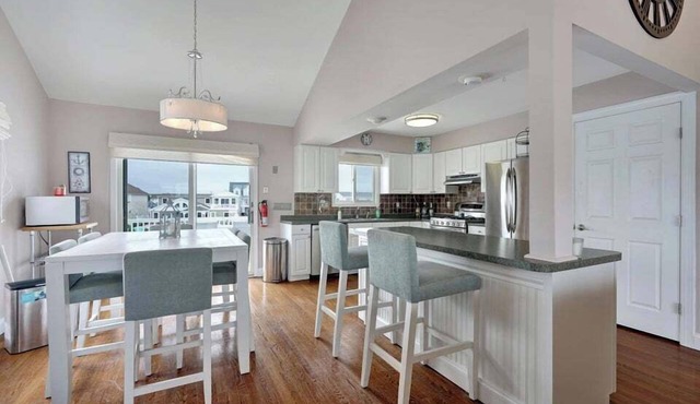 Welcome to Paradise Peninsula! Custom Waterfront in Barnegat with PRIVATE POOL! Sleeps 14!