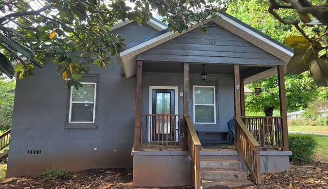 Welcoming 1-bedroom house with AC in charming Startex. Convenient Location!