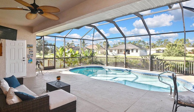 Welcoming 3-bedroom water front house with heated pool Rotonda West