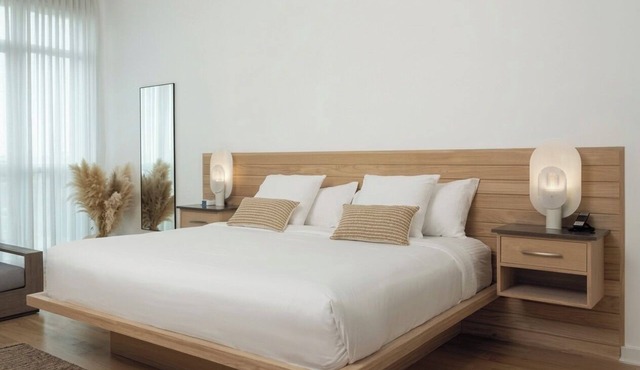 Well Designed Suite w/Balcony | Relaxing Stay After Busy Day at Pier Village