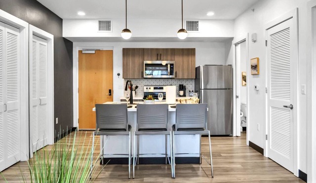 Wellness Stay Near Tennis & Pickleball | King Suite & Twin Room