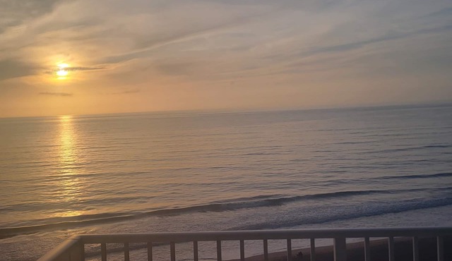 Williams Surf Side Ocean front & turtles condo 2 king BR in Ormond Beach FL in Ormond Beach