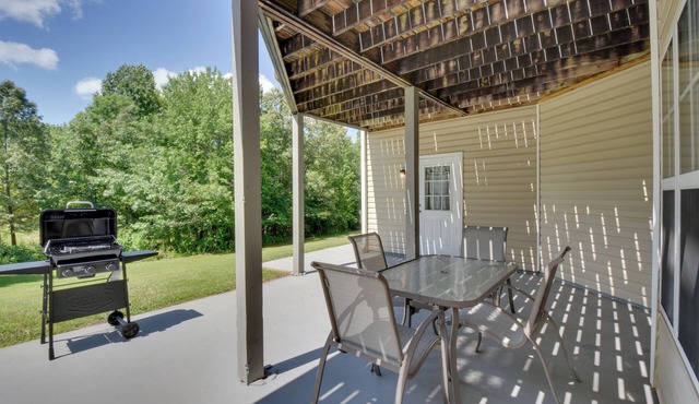 Wine Trail Apt 7 Mi to Yonah Mtn! Patio & Views
