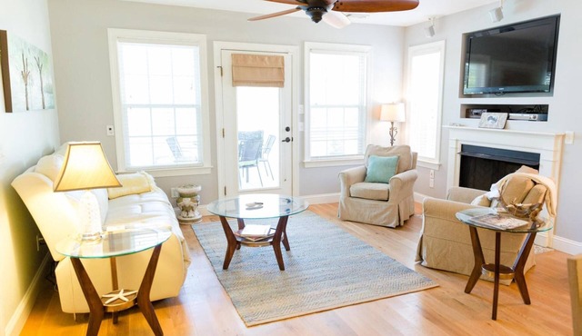 Wonderful, pet-friendly home with private pool and fire pit