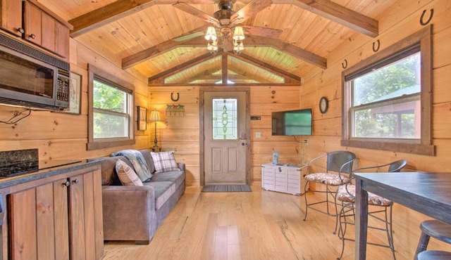 Year-Round Adventure! Rustic Cabin in Mill Spring