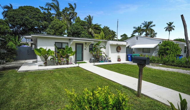 Zen House Retreat with Pool Table, Ping Pong Table, BBQ, Patio & Gated Parking